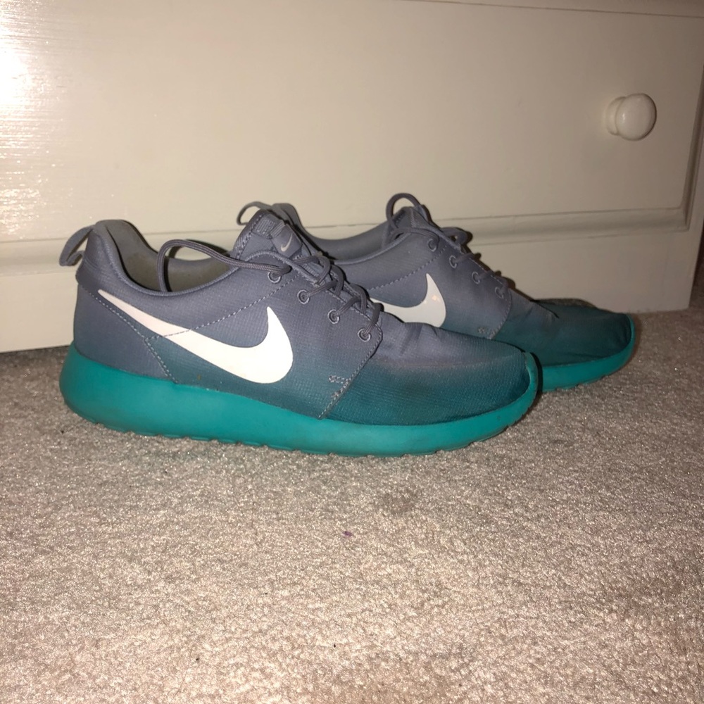 Nike Roshe Ombré Blue and Purple Size 8